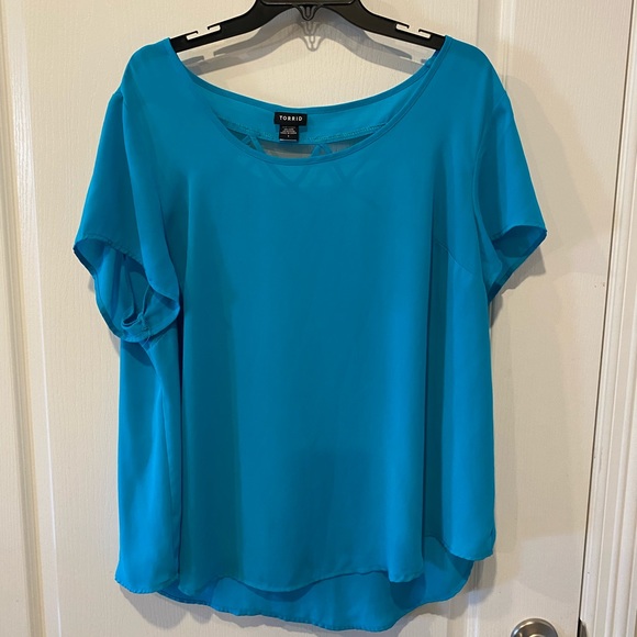Torrid turquoise Blouse with cut out pattern On back size 1 - Picture 1 of 3